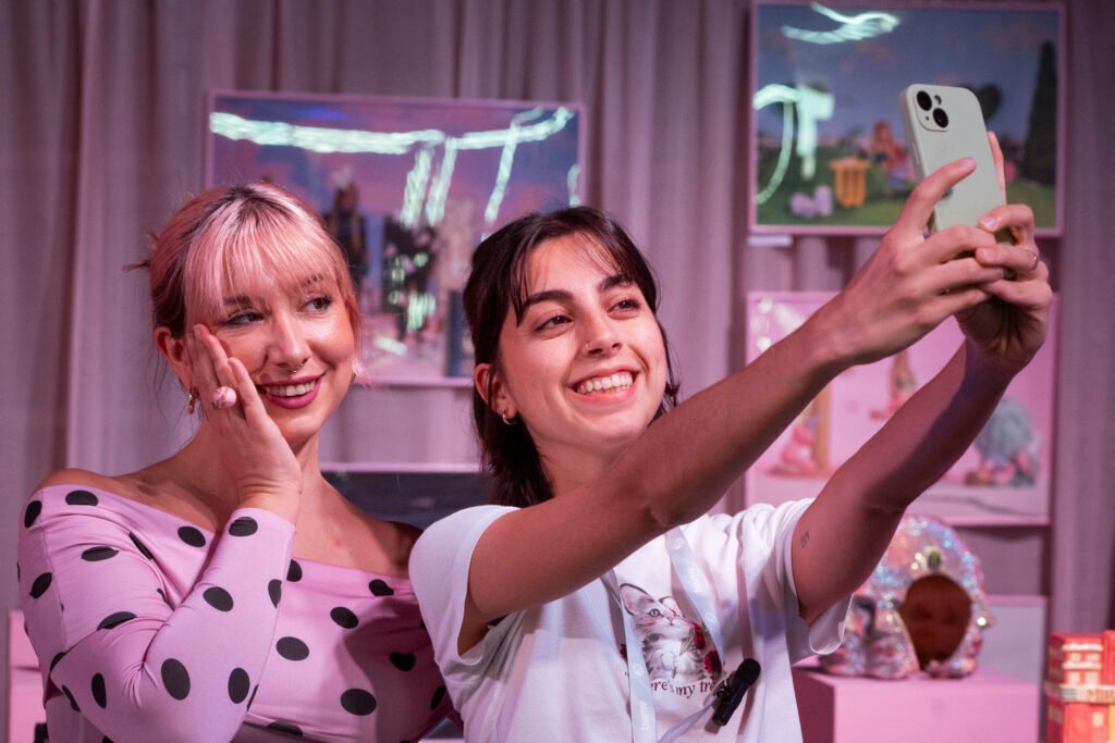 Acerca de - Frame still del videoclip