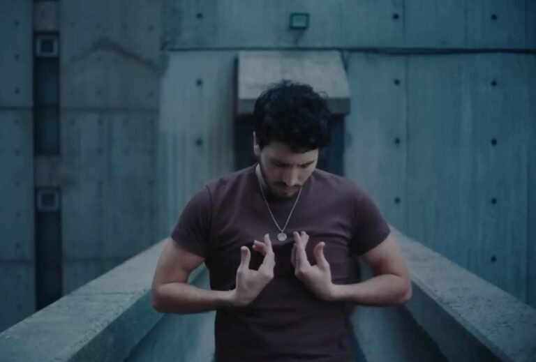 La Pelirroja, Sebastian Yatra