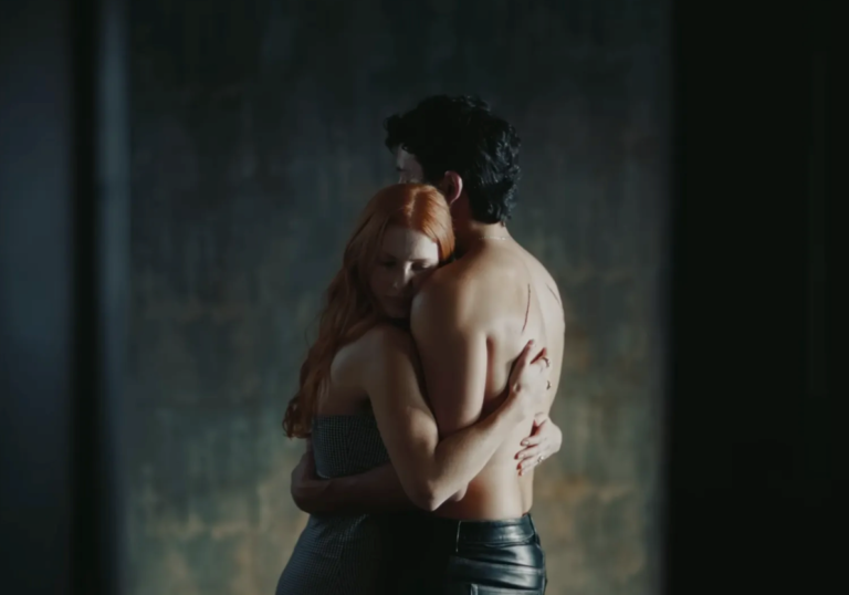 La Pelirroja, Sebastian Yatra