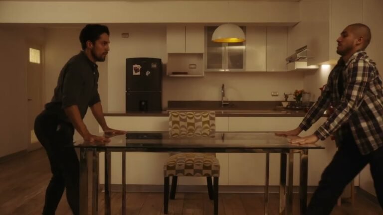 Bailemos En La Sala, Adrián Bello