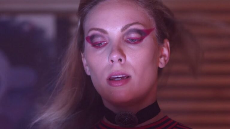 Mirrir, Alma Roxx